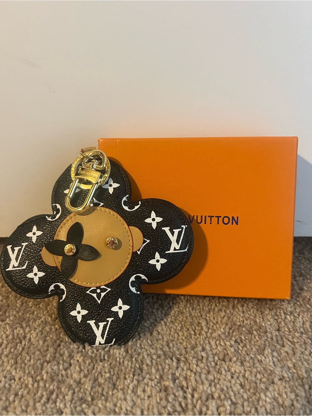 Louis Vuitton Black Monogram Flower Key Holder with Tan Center - Picture 14 of 14